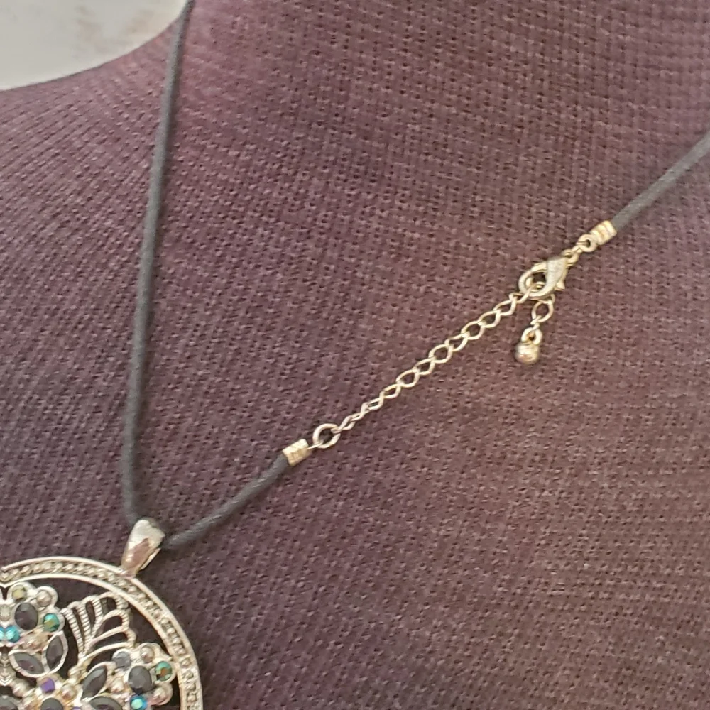 Vintage 1990s silvertone disc pendant necklace, floral design and rhinestones